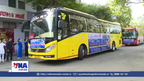 “Chuyến xe yêu thương” đưa bệnh nhân về quê đón Tết