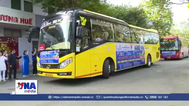 “Chuyến xe yêu thương” đưa bệnh nhân về quê đón Tết