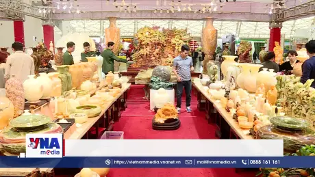 Những siêu phẩm đá quý chục tỷ hút khách tại Hội chợ