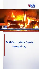 Xe khách bốc cháy trên quốc lộ 