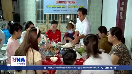 Mâm cơm sum vầy ấm tình người