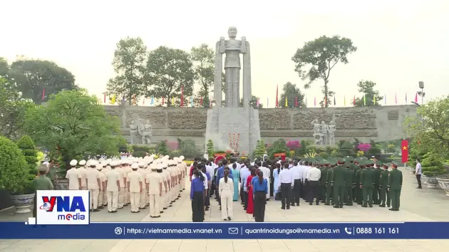 Lãnh đạo TP.HCM dâng hương tưởng nhớ các bậc tiền nhân