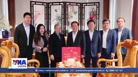 Trưởng Ban Tuyên giáo và Dân vận Trung ương thăm, chúc Tết gia đình các nhân sĩ tiêu biểu 