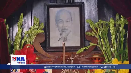 Thủ tướng dâng hương tưởng nhớ Chủ tịch Hồ Chí Minh