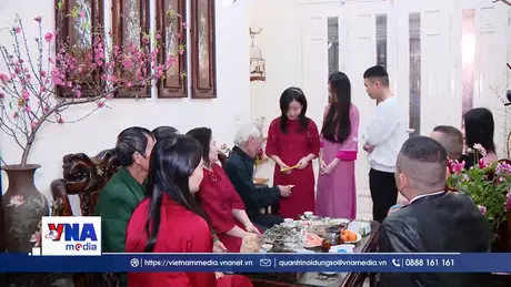 Tết về bên gia đình