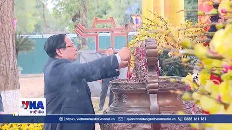 Thủ tướng dâng hương tại Hoàng thành Thăng Long