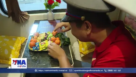 Hạnh phúc trên chuyến tàu xuyên giao thừa