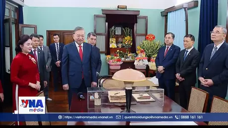 Tổng Bí thư dâng hương tại Hoàng thành Thăng Long và Di tích nhà 67