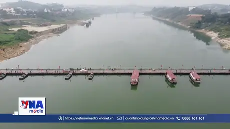 Thông cầu phao Đoan Hùng qua sông Lô
