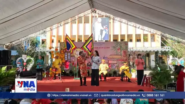 Để bài chòi sống cùng nhịp phố