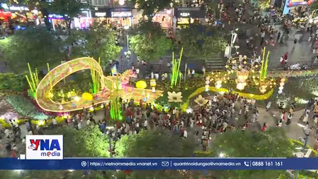 Trạm tin trưa ngày 17/02: Người dân trong nước và kiều bào ở nước ngoài hân hoan đón giao thừa