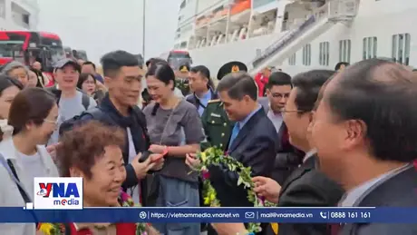 Du lịch Quảng Ninh rộn ràng ngày đầu xuân mới