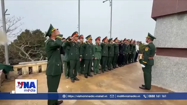 Lễ chào cờ thiêng liêng trên đảo Trần tiền tiêu ở đặc khu Cô Tô