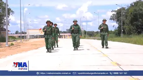 Mùa Xuân theo chân người lính gác biên