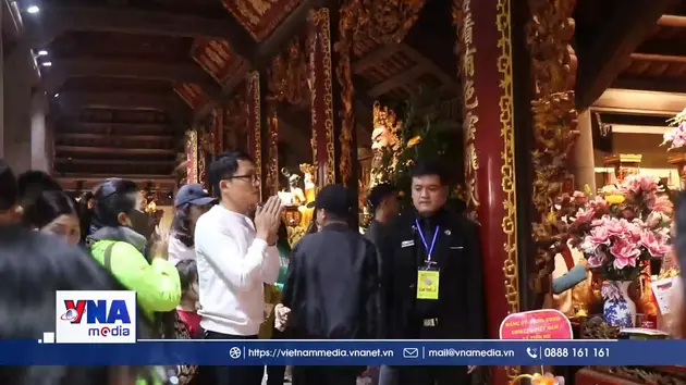 Du khách trẩy hội chùa Phật Tích, Bắc Ninh