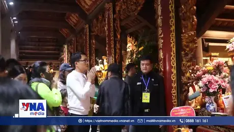 Du khách trẩy hội chùa Phật Tích, Bắc Ninh