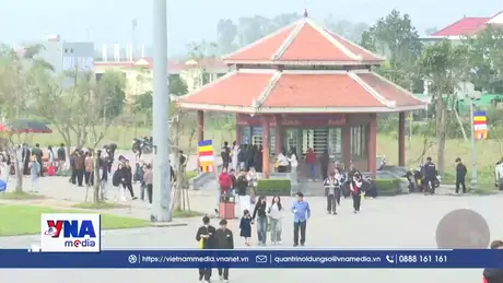 Hàng vạn du khách trẩy hội chùa Hương Tích