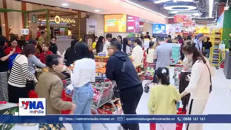 Nguồn cung dồi dào, thị trường hàng tiêu dùng mùng 4 Tết ổn định