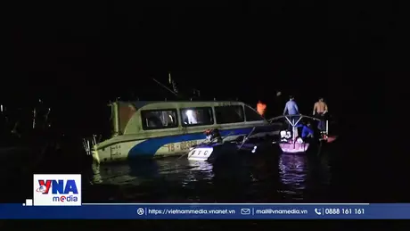 Nỗ lực tìm kiếm nạn nhân mất tích trong vụ chìm tàu ở hồ Thác Bà