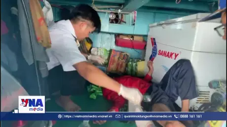 Quân y Nhà giàn cấp cứu ngư dân bị nạn trên biển