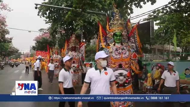Đặc sắc lễ nghinh thần trên đường phố Đồng Nai