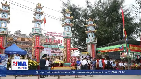 Tưng bừng lễ hội đua thuyền truyền thống tại Huế