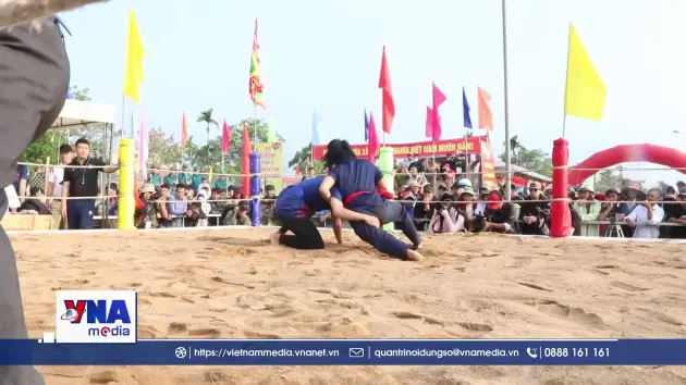 Xuân về trẩy hội vật làng Sình (Huế)