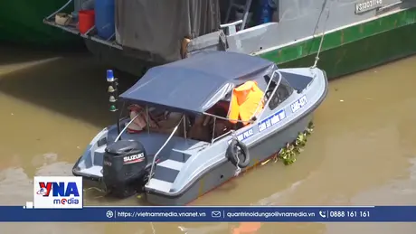 Sập cầu 30/4 ở Cần Thơ, xe tải chở gạo rơi xuống sông