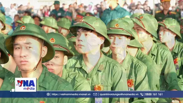 Bộ trưởng Bộ Ngoại giao Lê Hoài Trung dự lễ giao nhận quân ở Gia Lai