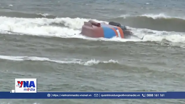 Quảng Trị: Tàu đánh cá bị sóng đánh chìm, 1 ngư dân tử vong