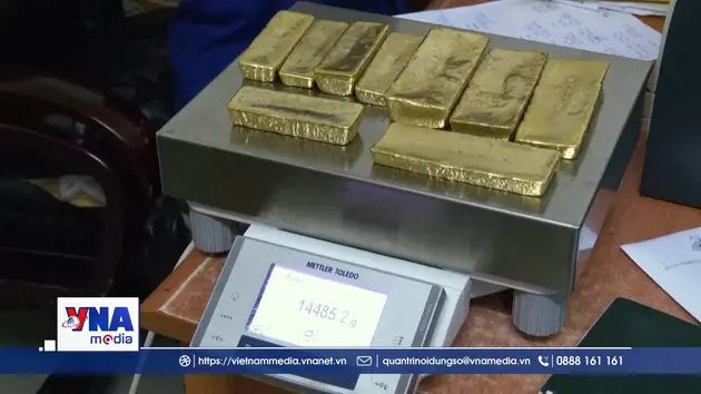 Giá vàng lao dốc, giá dầu lập đỉnh 