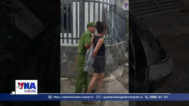 Ngăn chặn kịp thời người phụ nữ đập phá ô tô ở Quảng Trị