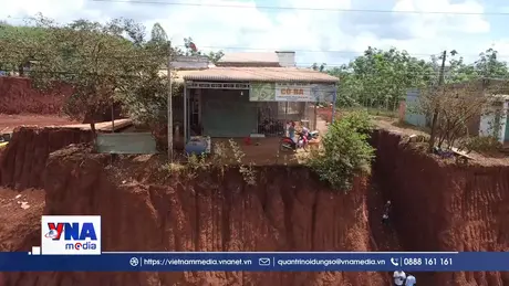 Tạm dừng thi công đoạn đường khiến nhà dân treo cao khi hạ nền đường ĐT.753