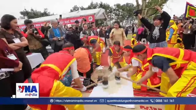 Đặc sắc hội thi bánh chưng, bánh giầy