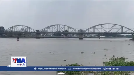 Sà lan đâm Cầu Ghềnh, đường sắt Bắc – Nam đến ga Sài Gòn tê liệt