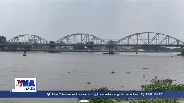 Sà lan đâm Cầu Ghềnh, đường sắt Bắc – Nam đến ga Sài Gòn tê liệt