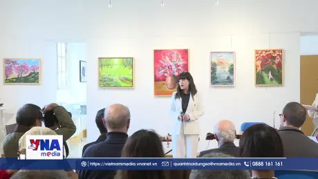 Triển lãm tranh và sách “Hồn Việt trên đất Pháp”