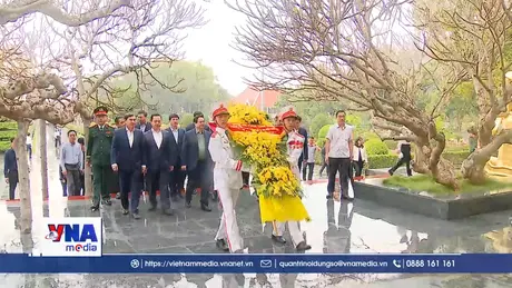 Tri ân Chủ tịch Hồ Chí Minh và các Anh hùng liệt sĩ tại Điện Biên