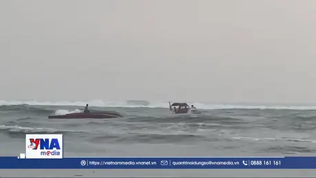 Quảng Trị: Cứu nạn thành công 5 ngư dân trên tàu cá bị lật