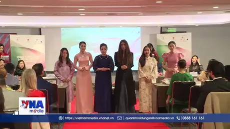 London chào đón tà áo dài Việt Nam