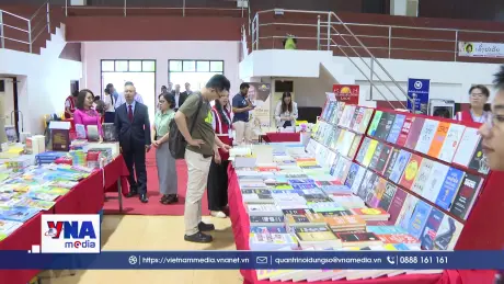 Lễ hội Sách quốc tế - gắn kết tình Việt-Lào anh em