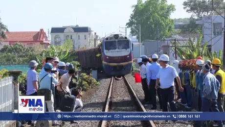 Đường sắt Bắc-Nam qua cầu Ghềnh thông tuyến sau va chạm