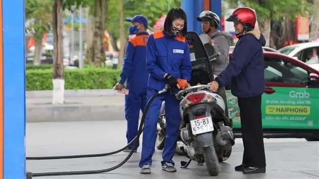 Tối 11/3, giá xăng dầu đồng loạt giảm mạnh