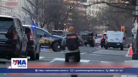 Xe tải lao vào hàng rào an ninh gần Nhà Trắng