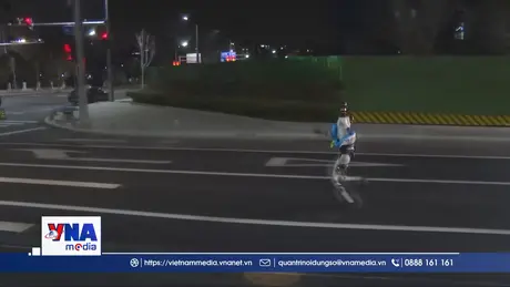 Robot hình người Trung Quốc sẵn sàng cho cuộc đua marathon