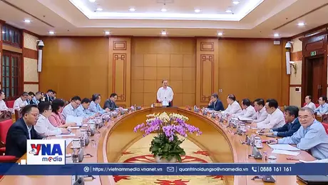 Cần có chiến lược cụ thể tái cơ cấu nền kinh tế, từng bước cân bằng cán cân thương mại