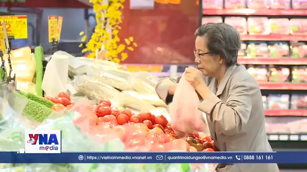 Người tiêu dùng thận trọng, doanh nghiệp gồng mình trong khó khăn