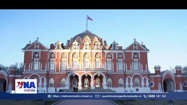 Thời trang Việt nhẹ bước vào làng mốt Nga