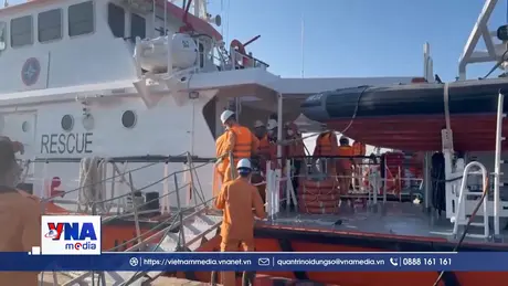 Cấp cứu, đưa về bờ điều trị an toàn một thủy thủ tàu nước ngoài