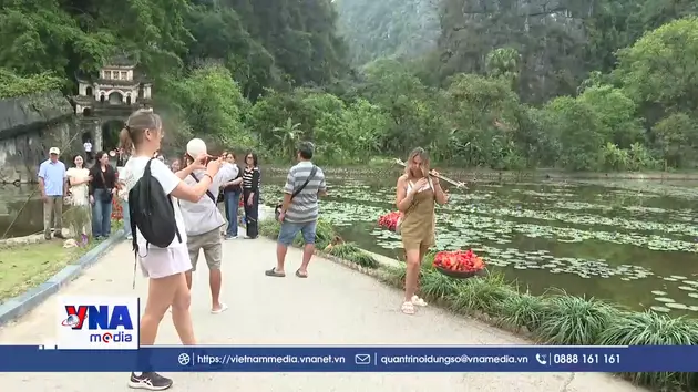 Rực rỡ sắc đỏ hoa gạo trên vùng đất cố đô Ninh Bình